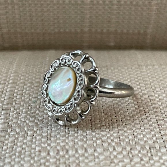Women Ring Fashion Jewelry Silver Tone MOP Crystals Accent Ring Size 6-7 - Picture 4 of 10